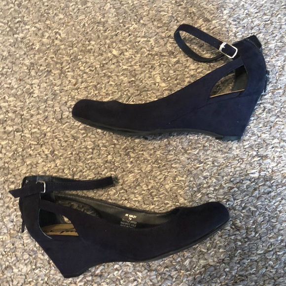 American Rag cie blue pump shoe, size 7 - Picture 3 of 6